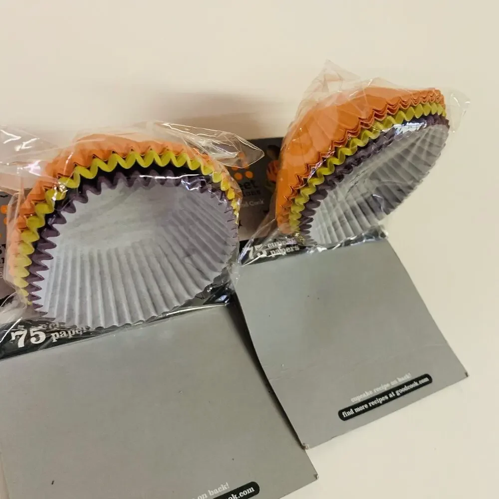 150 PIECES Cupcake Papers Sweet Creations 3 Colors Halloween‎ Cupcake Cups